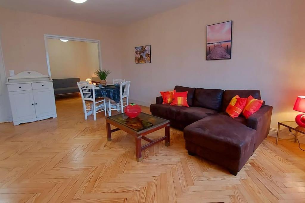 Le Spacieux Du Centre Apartment Agen Luaran gambar